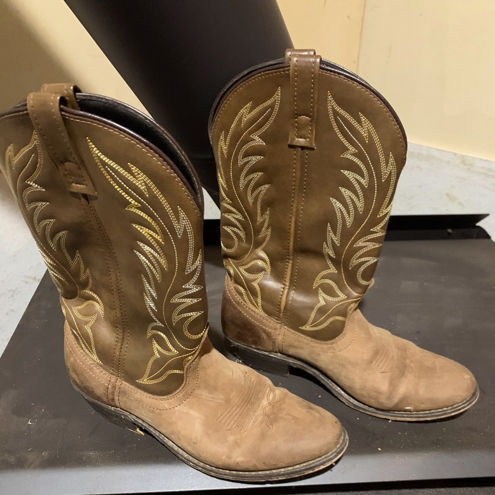 Laredo cowboy boots size 8